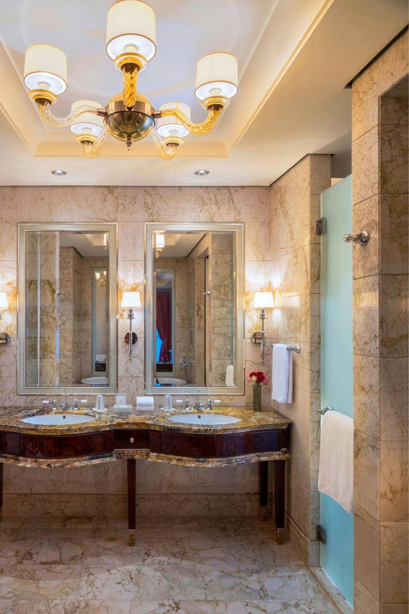 The St. Regis Khách sạn