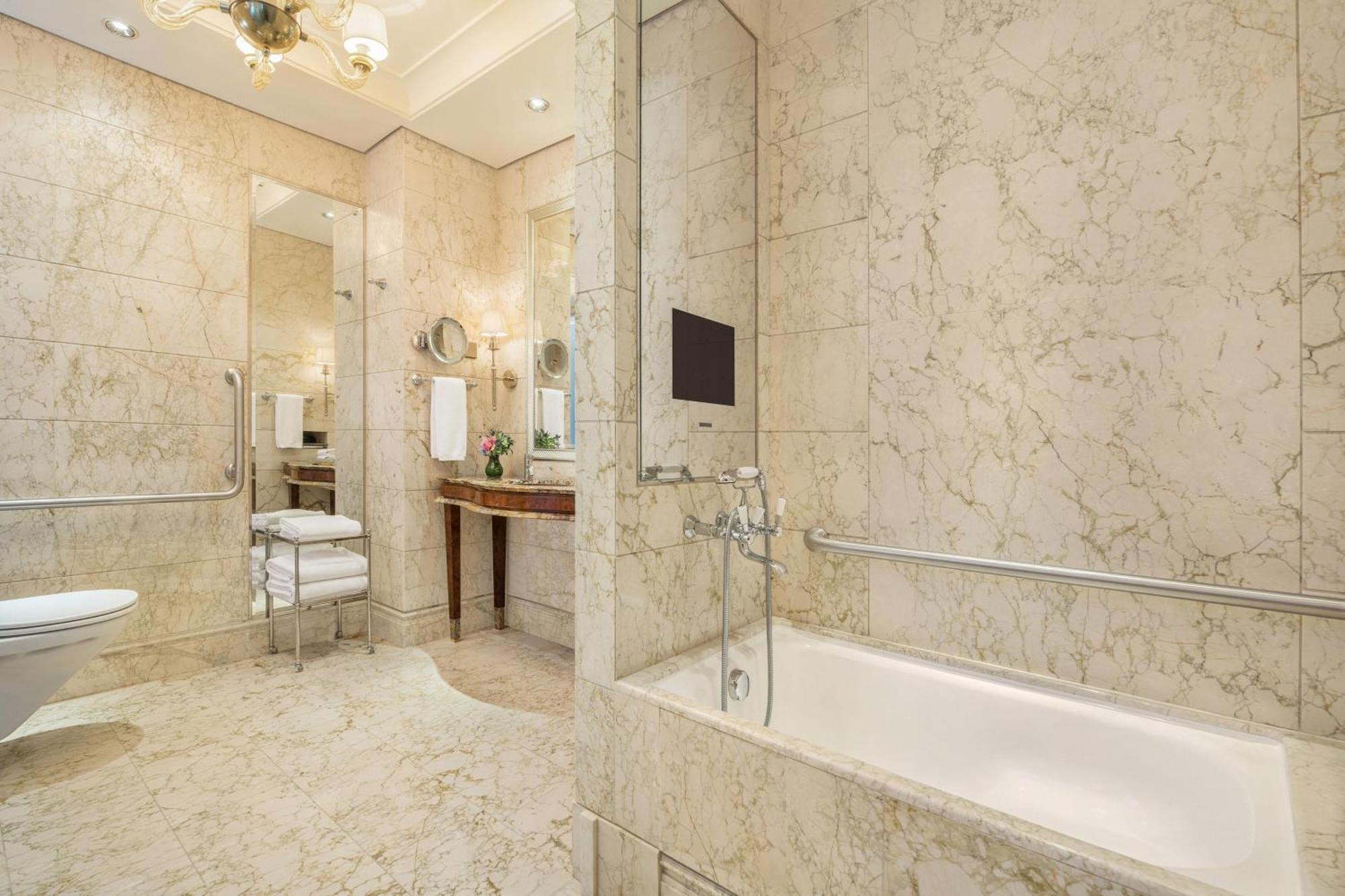 Khách sạn The St. Regis 5*